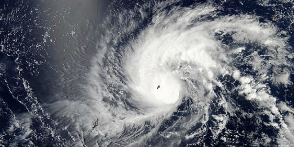 Филиппины и Япония готовятся к удару тайфуна