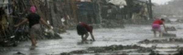 Тайфун NESAT обрушил на Филиппины трехметровые волны