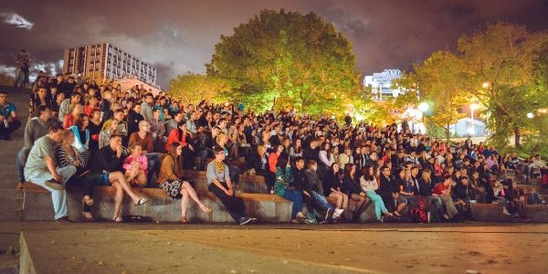 Сегодня во Владивостоке откроется уличный кинотеатр