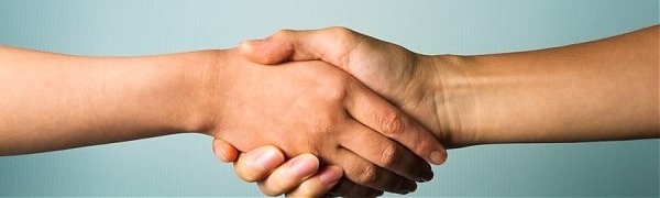 Помощь другим спасает от ежедневного стресса