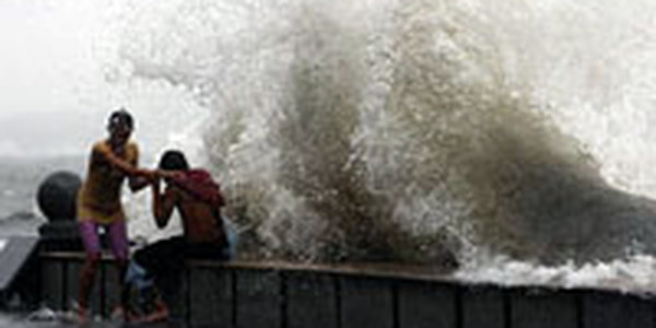 Тайфуны GONI и MORAKOT набирают силу