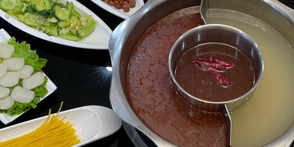 Новый китайский самовар «One Hot Pot» открылся в старом дворике ГУМа