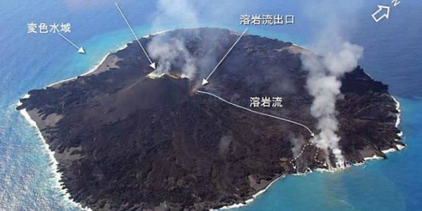 Новый вулканический остров продолжает расти в Тихом океане