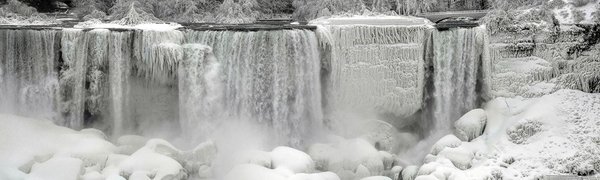 Ниагарский водопад частично замёрз из-за морозов (ФОТО)