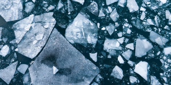 Синоптики не рекомендуют выходить на лёд толщиной менее 5 см