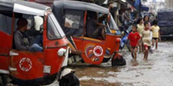 Десять тысяч индонезийцев пострадали от наводнения