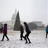 Снежный шторм парализовал северо-восток США