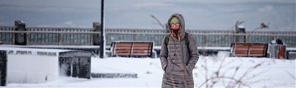 Сильный ветер во Владивостоке стал причиной нескольких ЧП