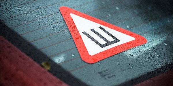 МВД предложило отменить автомобильный знак «Шипы»