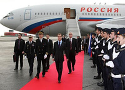 Дмитрий Медведев откроет мост на Русский, аэропорт и памятник губернатору 