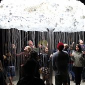 Облако из тысяч лампочек