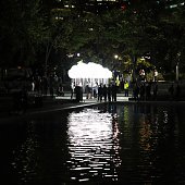 Облако из тысяч лампочек