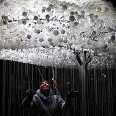 Облако из тысяч лампочек