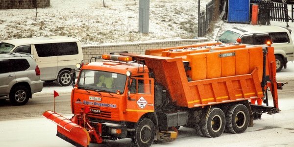 Снегоуборочных мощностей во Владивостоке хватит на четыре снегопада