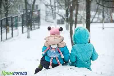 Приморских школьников ждут снежные и морозные осенние каникулы