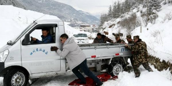 В китайской провинции Сычуань прошёл сильнейший за 10 лет снегопад