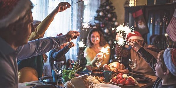 Россияне собираются встречать Новый год дома