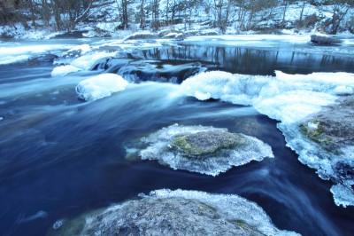 Реки Приморья постепенно покрываются льдом