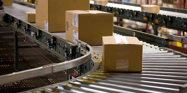 Тысячи новогодних подарков россиян застряли на таможне