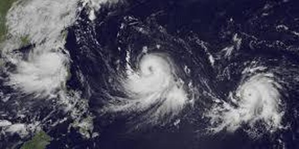 Где сейчас тропические штормы SONGDA и TRASES портят погоду