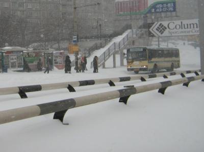 Циклон практически парализовал движение во Владивостоке