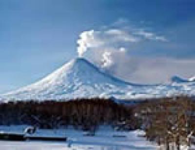 На Камчатке извергается три вулкана