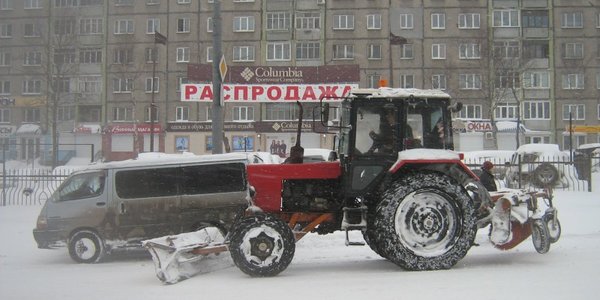 Борьба с последствиями снегопада в Приморье ведется круглые сутки
