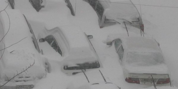 Владивостокский автолюбитель потерял в снежных завалах своего железного «коня»