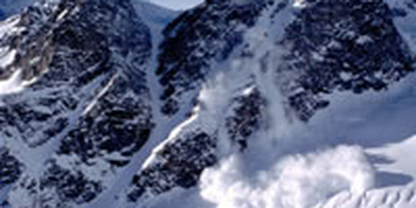 Снежная лавина в Хакасии унесла жизнь человека