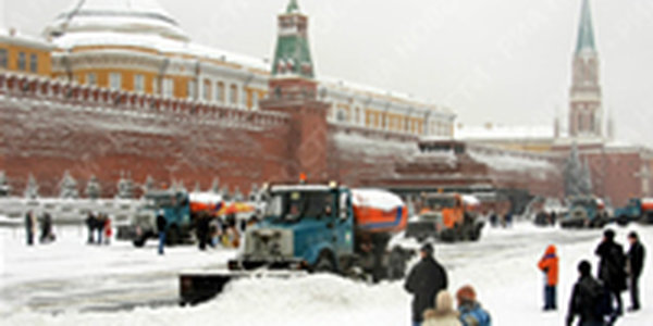 Москва под толстым слоем снега (ФОТО)