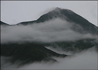 К Курильским островам подбирается глубокий циклон