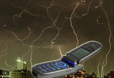Началась гроза? Сразу же отключите мобильные телефоны!