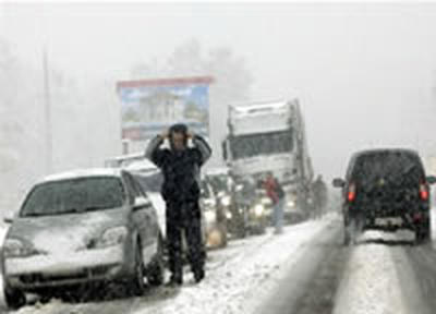 Cнегопад парализовал движение на дорогах Владивостока
