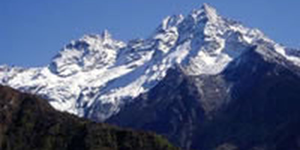 В средней части Гималаев наблюдается продолжительное таяние ледников