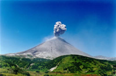 Вулкан Карымский на Камчатке увеличивается в размерах
