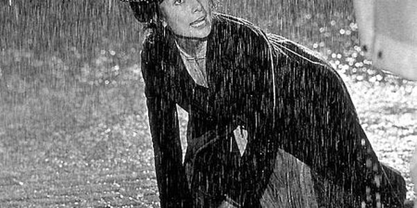 Стихия гонит из домов голливудских знаменитостей