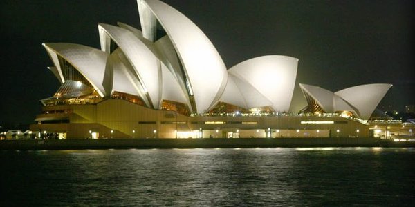 В Сиднее снег, австралийцы катаются на санках