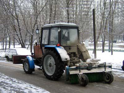 Снегоуборочная техника дежурит на дорогах города!
