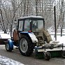 Дорожная техника расчищает дороги Владивостока от снега