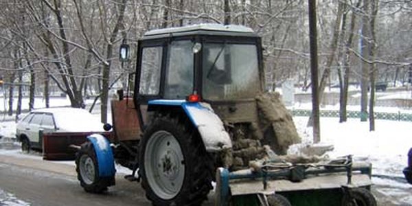 Снегоуборочная техника дежурит на дорогах города!