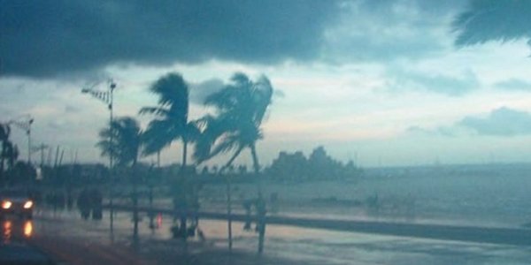 В Тихом океане сформировались сразу два тропических шторма