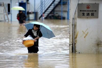 В Центральном Китае продолжаются рекордные наводнения