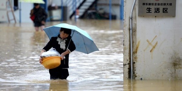 В Центральном Китае продолжаются рекордные наводнения