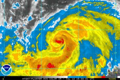 Тайфун «Нангка» идет «по пятам» за «Чан-Хом»