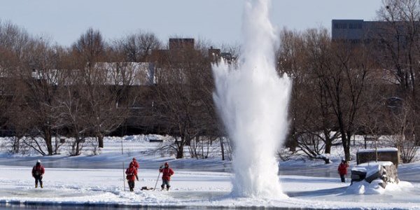На Амуре начали взрывать лед