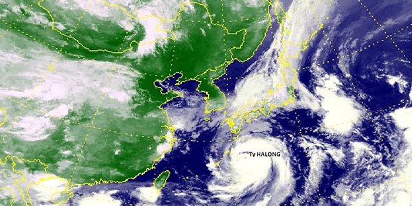 Мощный тайфун «Халонг» смещается на северо-восток (ВИДЕО)