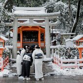 На север Японии обрушился снежный шторм
