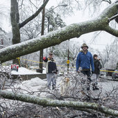Ледяные дожди в Канаде оставили без электричества 400 тысяч человек