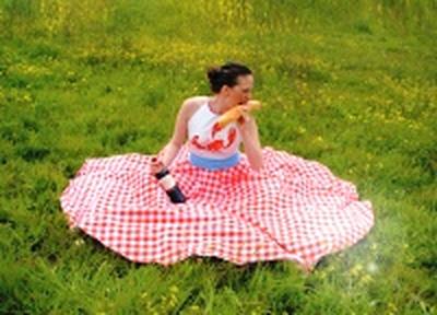 Дизайнеры создали платье для пикника