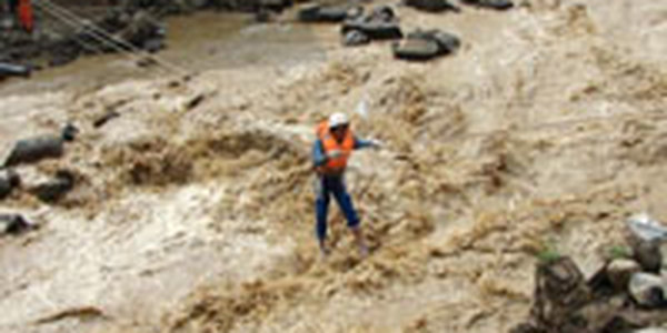 Наводнение унесло жизни 10 туристов на юго-западе Китая